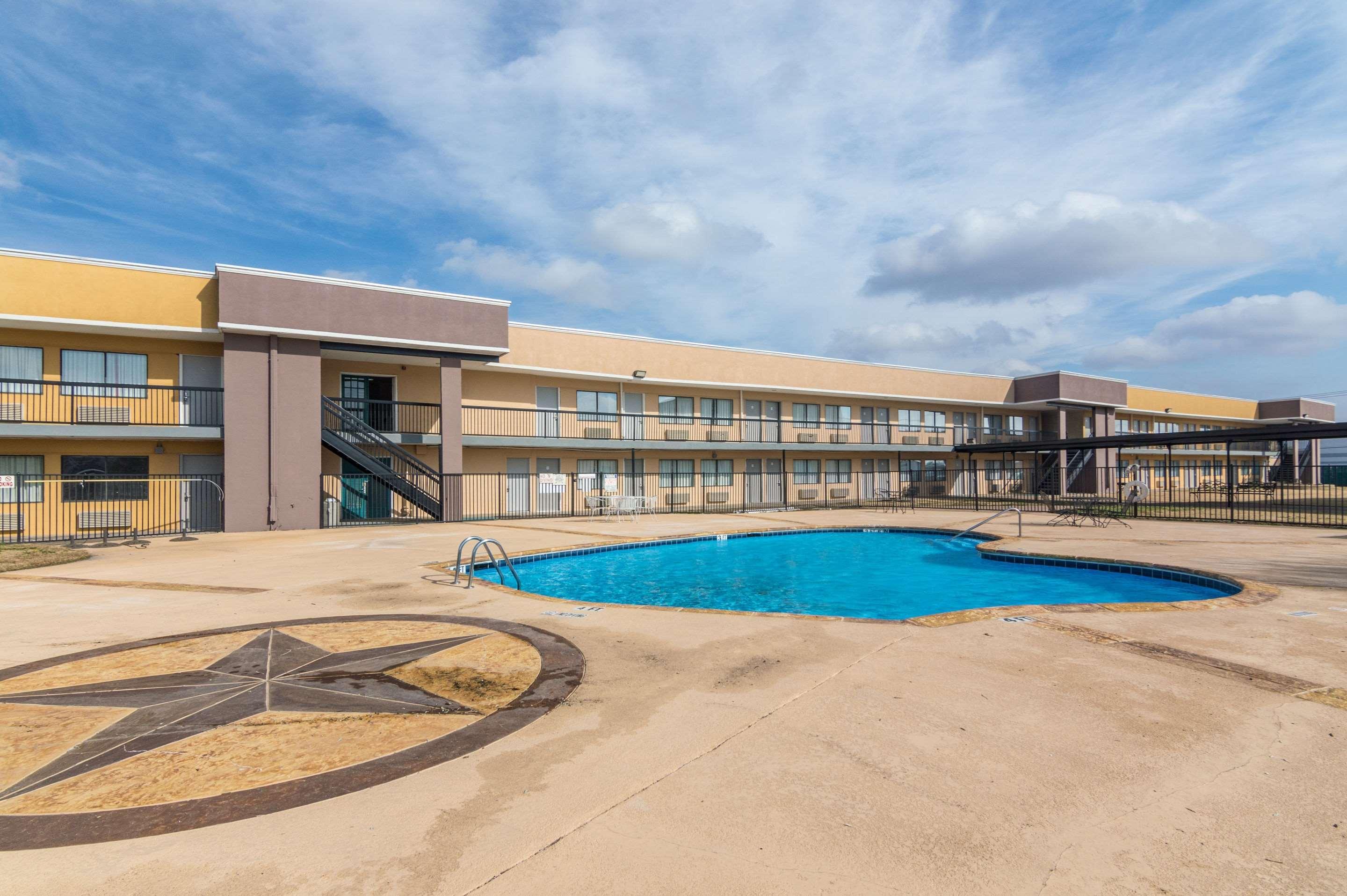 Rodeway Inn Arlington Exterior photo