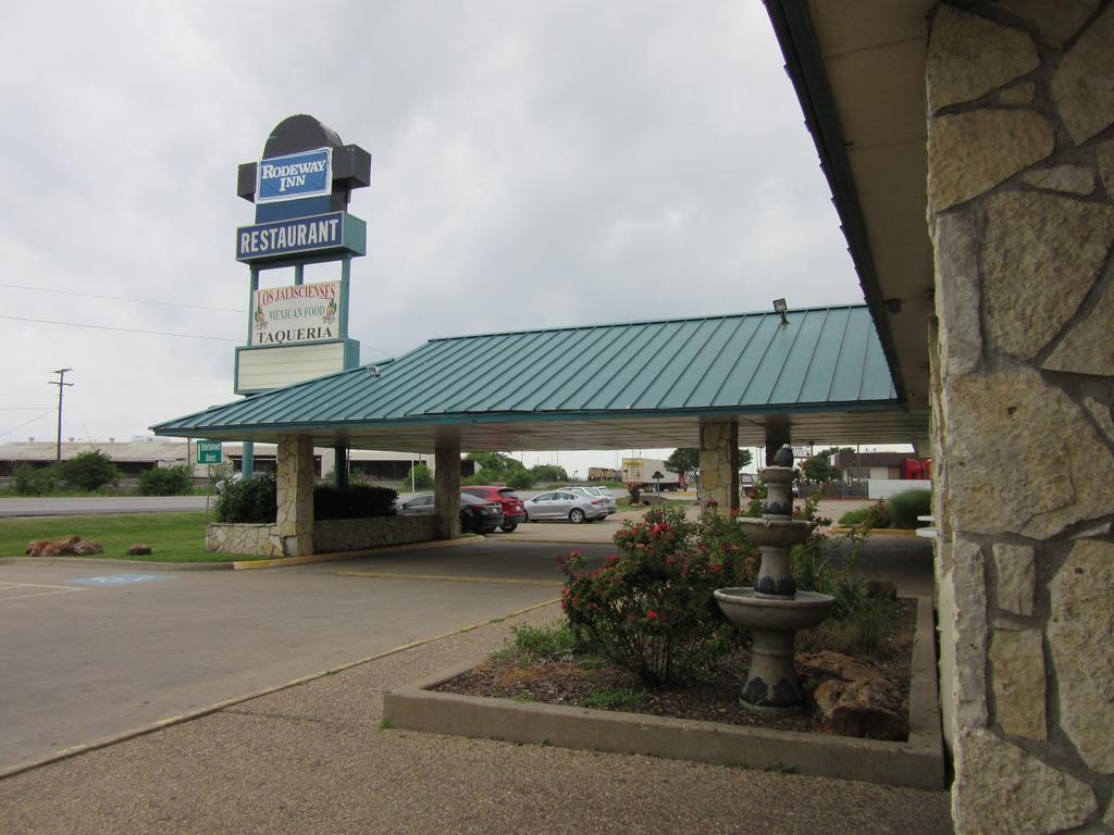 Rodeway Inn Arlington Exterior photo