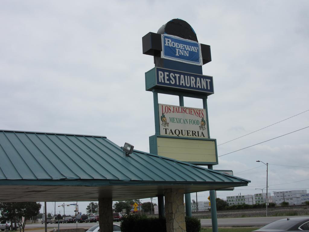 Rodeway Inn Arlington Exterior photo
